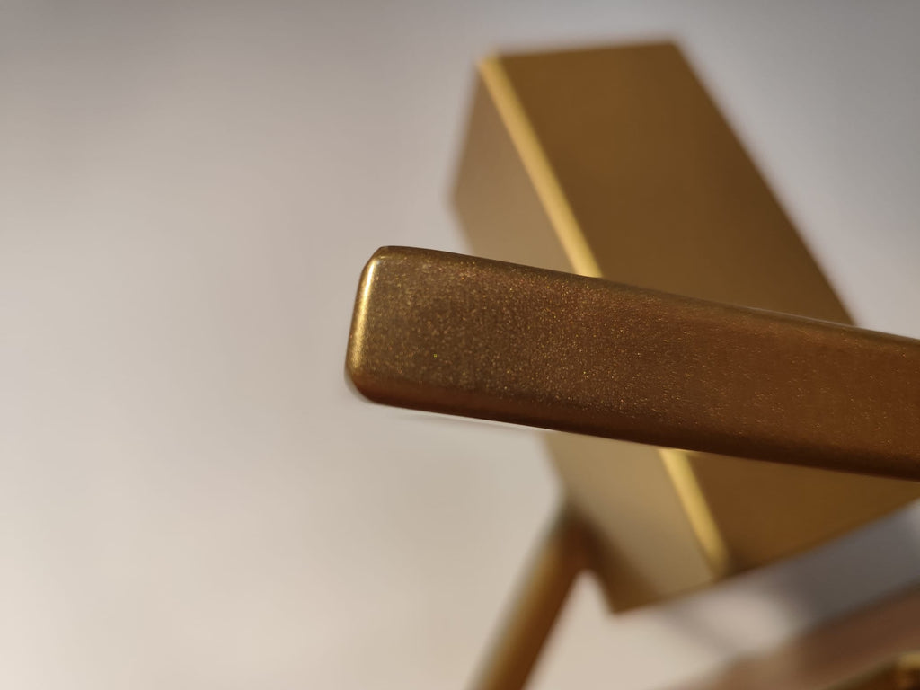 Stojak na Choinkę „LEVITÉ” - złoty - Largodes - drewno, stal, kamień i światlo w harmonii designu